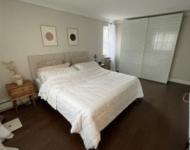 4 Consulate Drive - Photo Thumbnail 6