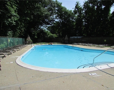 4 Consulate Drive - Photo Thumbnail 18