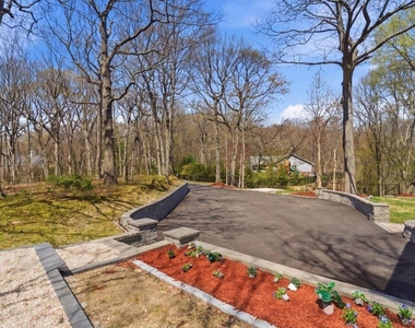 263 Oyster Bay Road - Photo Thumbnail 5