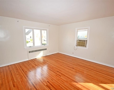 1047 N 7th Street - Photo Thumbnail 3