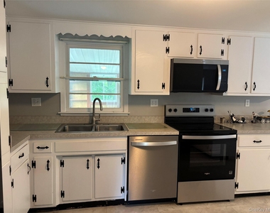 239 Vineyard Avenue - Photo Thumbnail 3