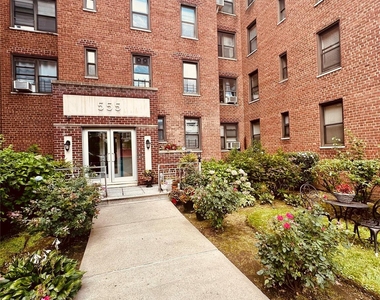 555 Mclean Avenue - Photo Thumbnail 3