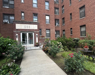 555 Mclean Avenue - Photo Thumbnail 7