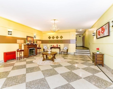 555 Mclean Avenue - Photo Thumbnail 5