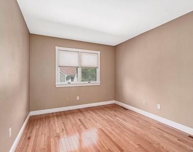 1103 Regent Drive - Photo Thumbnail 15