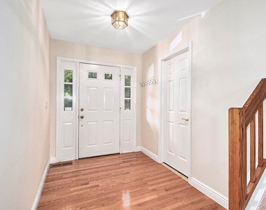 1103 Regent Drive - Photo Thumbnail 2