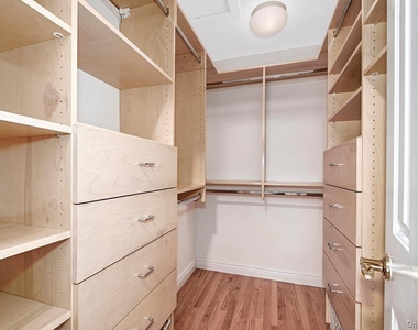 1103 Regent Drive - Photo Thumbnail 18