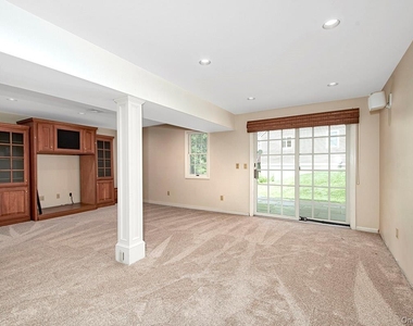 1103 Regent Drive - Photo Thumbnail 25