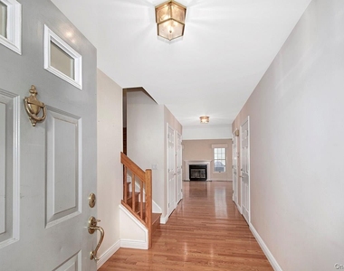 1103 Regent Drive - Photo Thumbnail 3