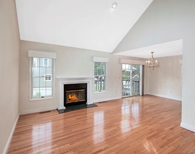 1103 Regent Drive - Photo Thumbnail 5