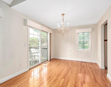 1103 Regent Drive - Photo Thumbnail 8