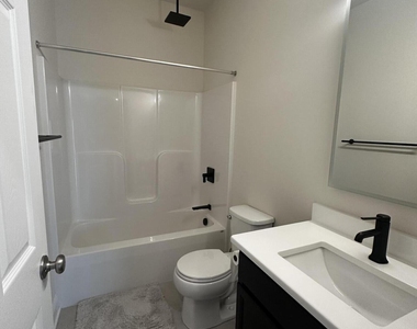 20 Harbor Lane - Photo Thumbnail 10