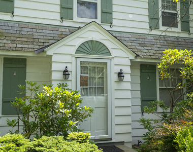 292 Lake Avenue - Photo Thumbnail 2
