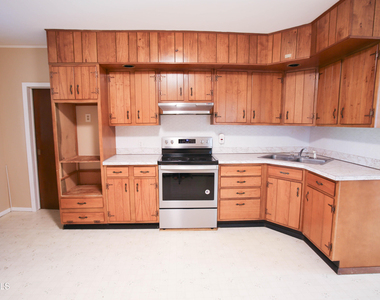 31 Willow Street - Photo Thumbnail 10