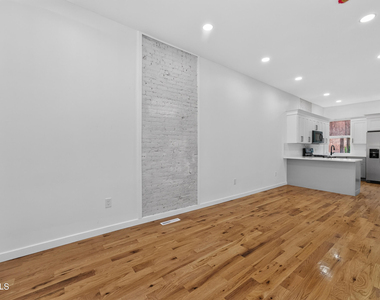 28 White Street - Photo Thumbnail 3