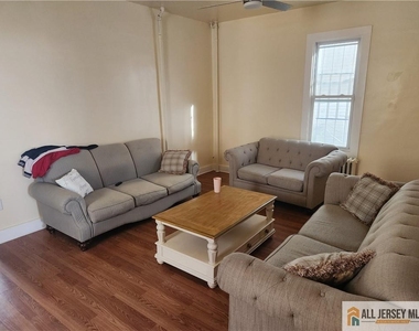 7 N Georgia Avenue - Photo Thumbnail 2
