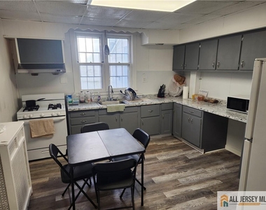 7 N Georgia Avenue - Photo Thumbnail 1