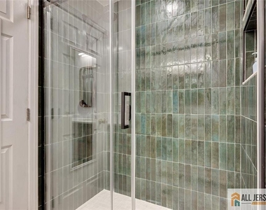 403 Somerset Court - Photo Thumbnail 29