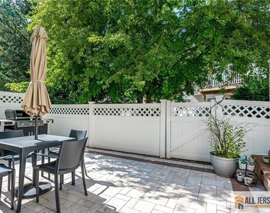 403 Somerset Court - Photo Thumbnail 35