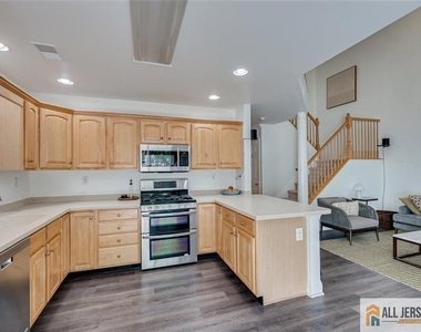 403 Somerset Court - Photo Thumbnail 13