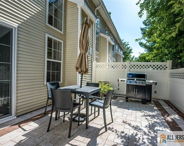 403 Somerset Court - Photo Thumbnail 36