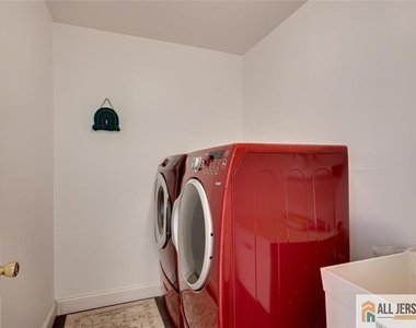 403 Somerset Court - Photo Thumbnail 30