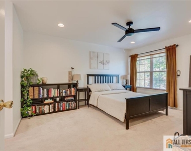 403 Somerset Court - Photo Thumbnail 18