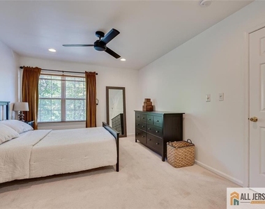 403 Somerset Court - Photo Thumbnail 23