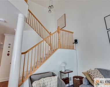 403 Somerset Court - Photo Thumbnail 15