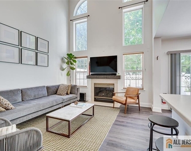 403 Somerset Court - Photo Thumbnail 9