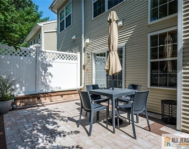 403 Somerset Court - Photo Thumbnail 34
