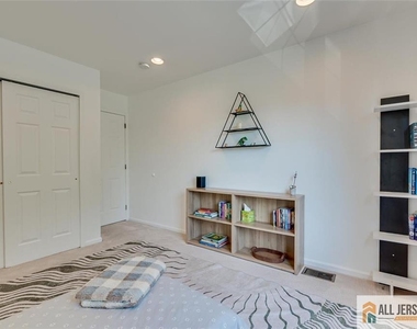 403 Somerset Court - Photo Thumbnail 25