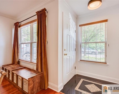 403 Somerset Court - Photo Thumbnail 2