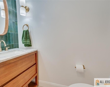 403 Somerset Court - Photo Thumbnail 8