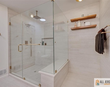 403 Somerset Court - Photo Thumbnail 22