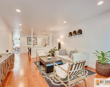 403 Somerset Court - Photo Thumbnail 1