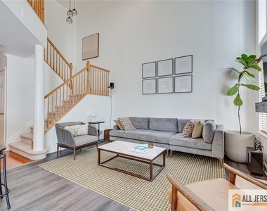 403 Somerset Court - Photo Thumbnail 10