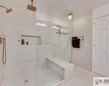 403 Somerset Court - Photo Thumbnail 21