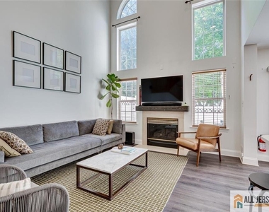 403 Somerset Court - Photo Thumbnail 31