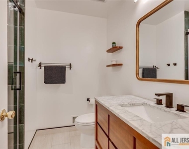 403 Somerset Court - Photo Thumbnail 28