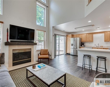 403 Somerset Court - Photo Thumbnail 32