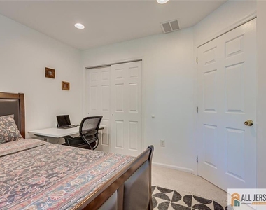 403 Somerset Court - Photo Thumbnail 27
