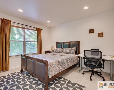 403 Somerset Court - Photo Thumbnail 26