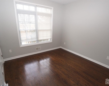 1299 St. George Avenue - Photo Thumbnail 4
