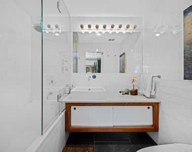 44 Sharon Street - Photo Thumbnail 8