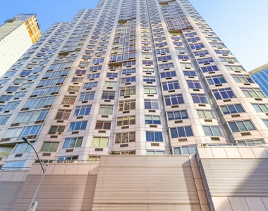 80 Dekalb Avenue - Photo Thumbnail 6