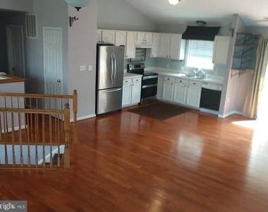 356 Oak Lee Drive - Photo Thumbnail 5