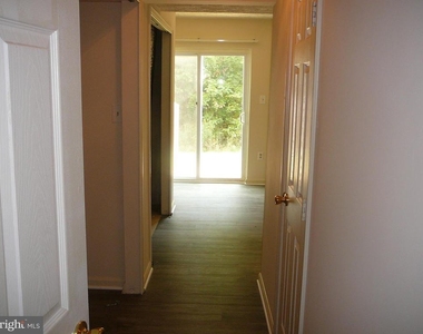 406 Park Cove Drive - Photo Thumbnail 4