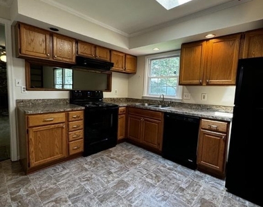 5088 Blarney Street - Photo Thumbnail 8