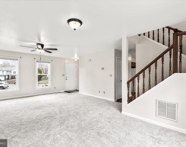 10704 Live Oak Court - Photo Thumbnail 4